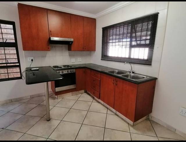 2 BEDROOM PROPERTY TO RENT IN SONNEVELD